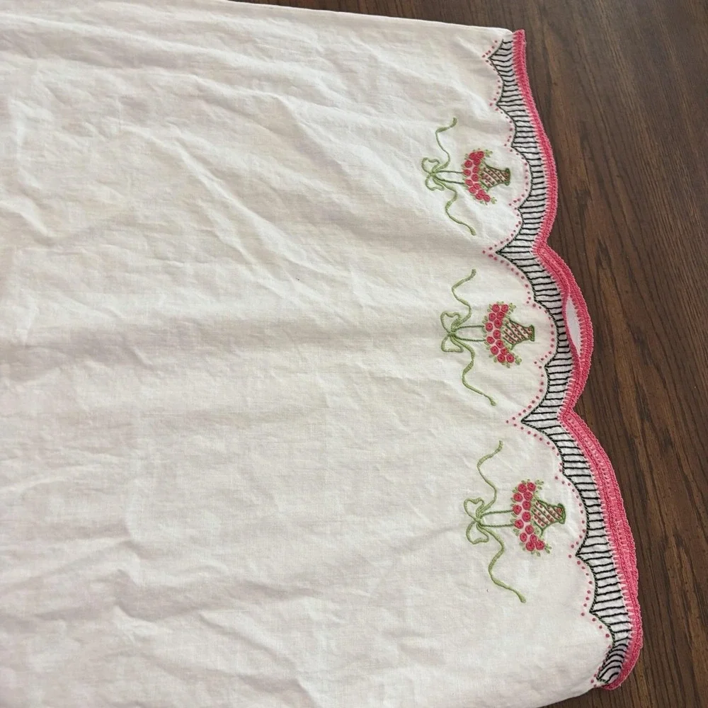 Vintage Embroidered Pillowcase Pink Flower Baskets Scalloped Pink Edges